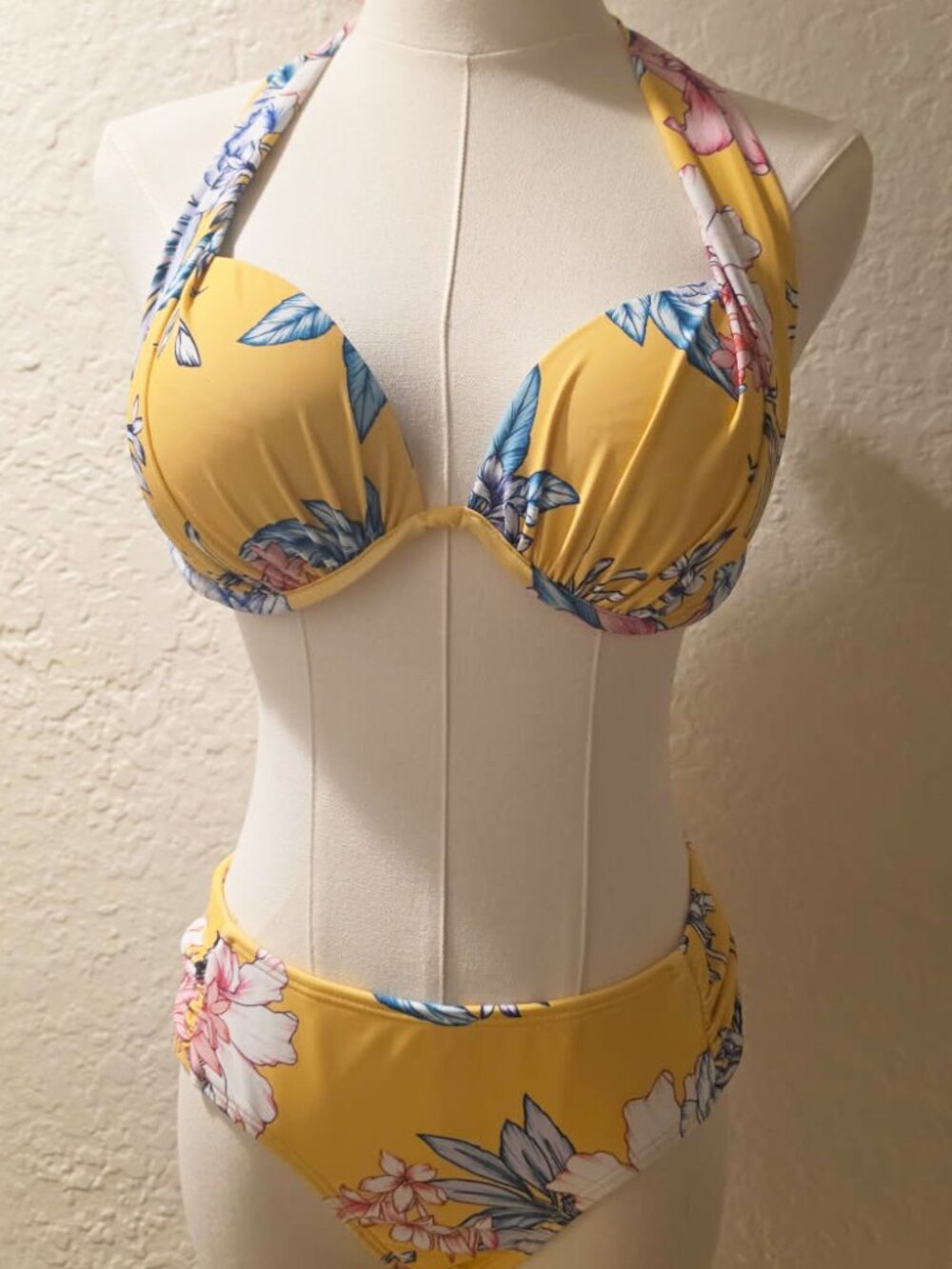 Venus Bikini Bottoms 8 Top C (32D/34C/36B)